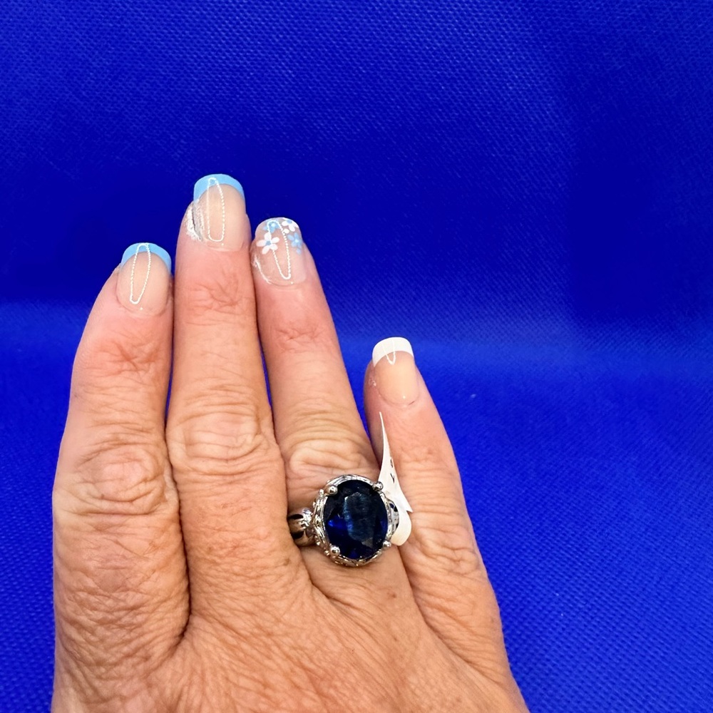 NWT beautiful Blue crystal ring size 7 silver tone